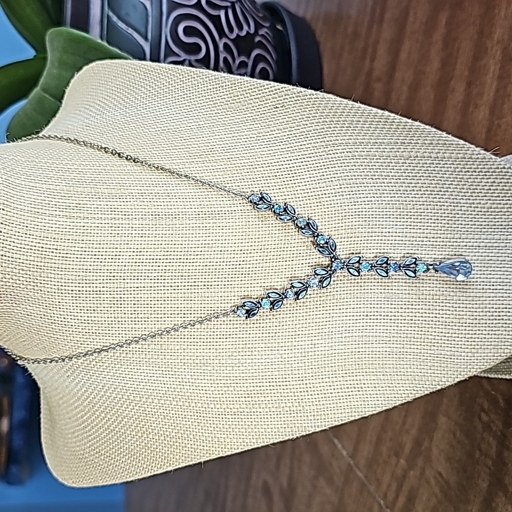 Avon blue necklace